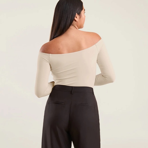 Nuuds Off the Shoulder Bodysuit - Picture 3 of 5